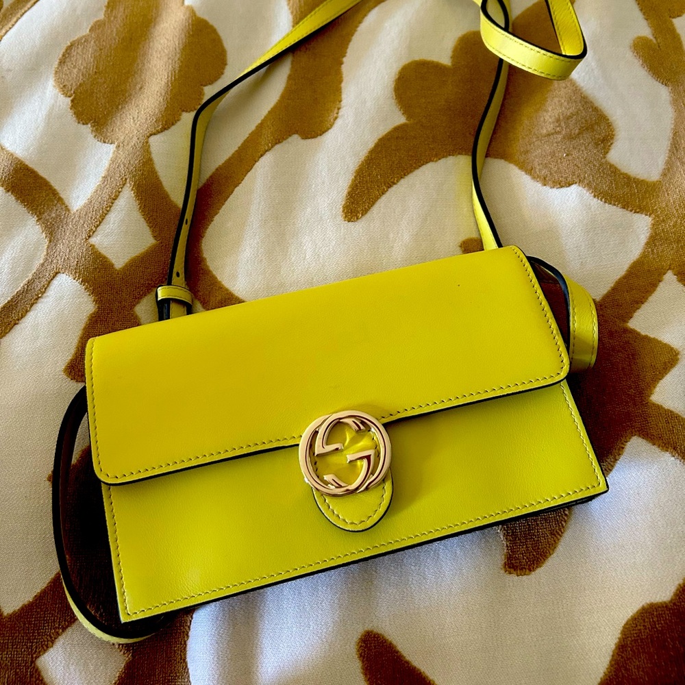 Authentic Gucci small purse.  Perfect condition!!
